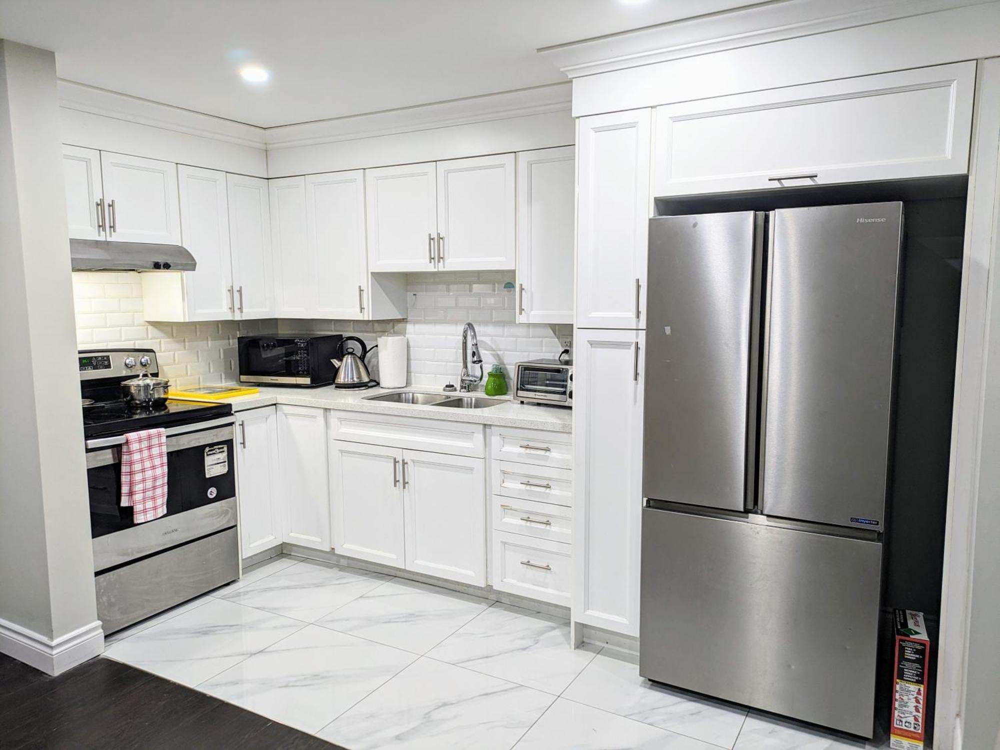 Stunning Furnished 2Bedroom/2Washroom Apartment Брамптън Екстериор снимка