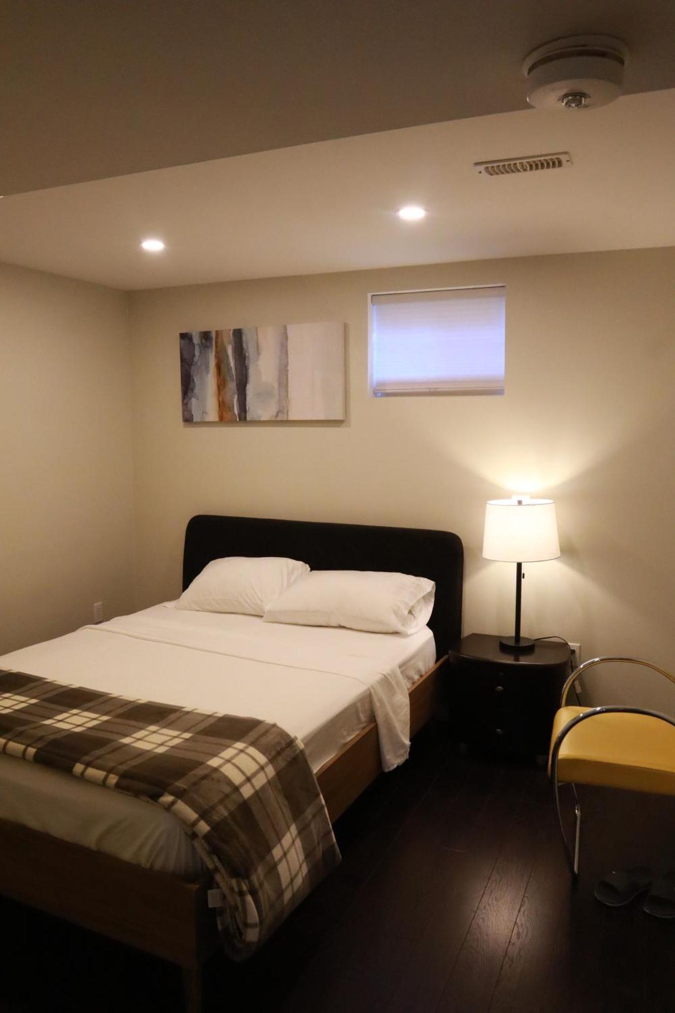 Stunning Furnished 2Bedroom/2Washroom Apartment Брамптън Екстериор снимка