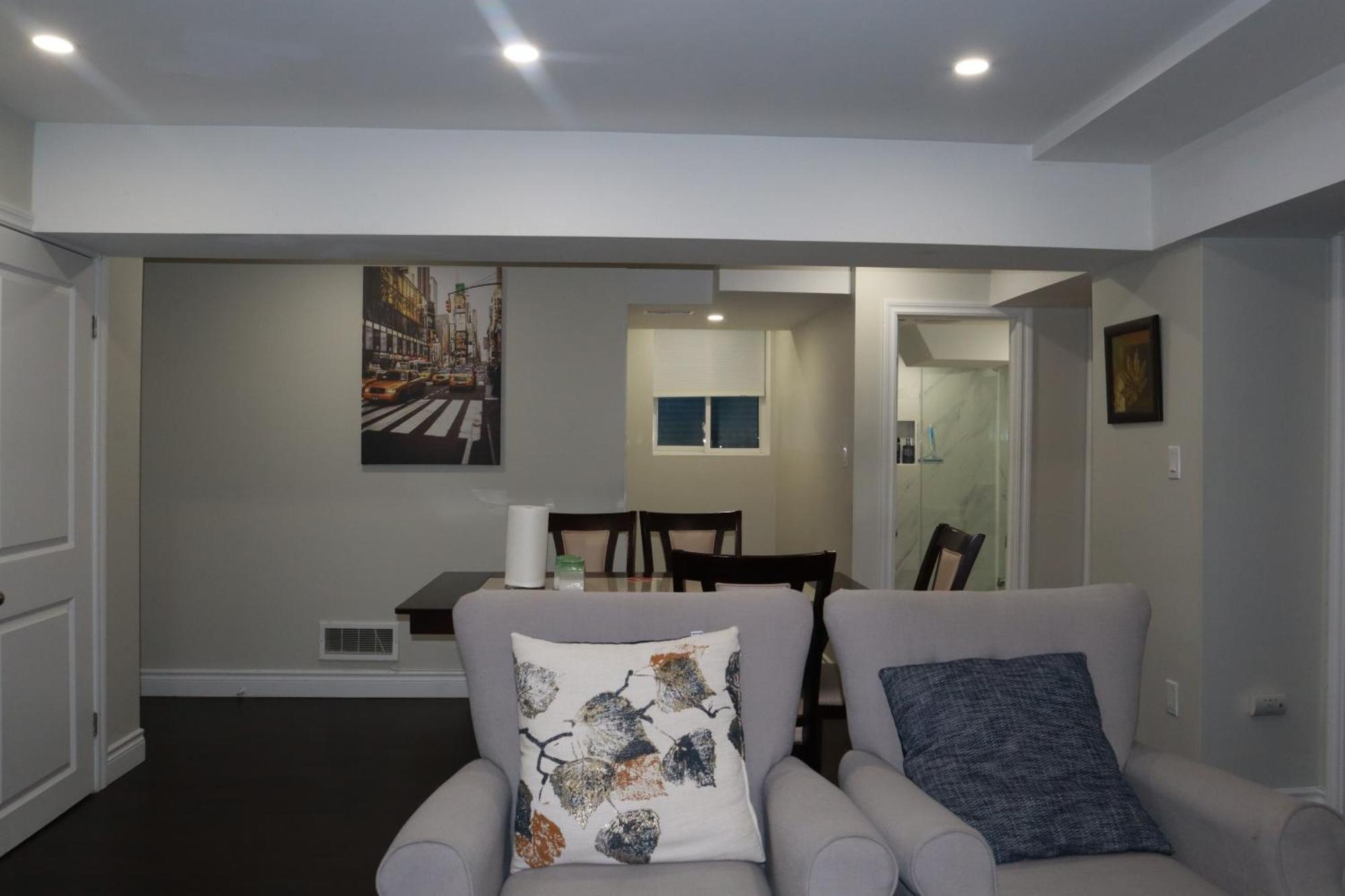 Stunning Furnished 2Bedroom/2Washroom Apartment Брамптън Екстериор снимка