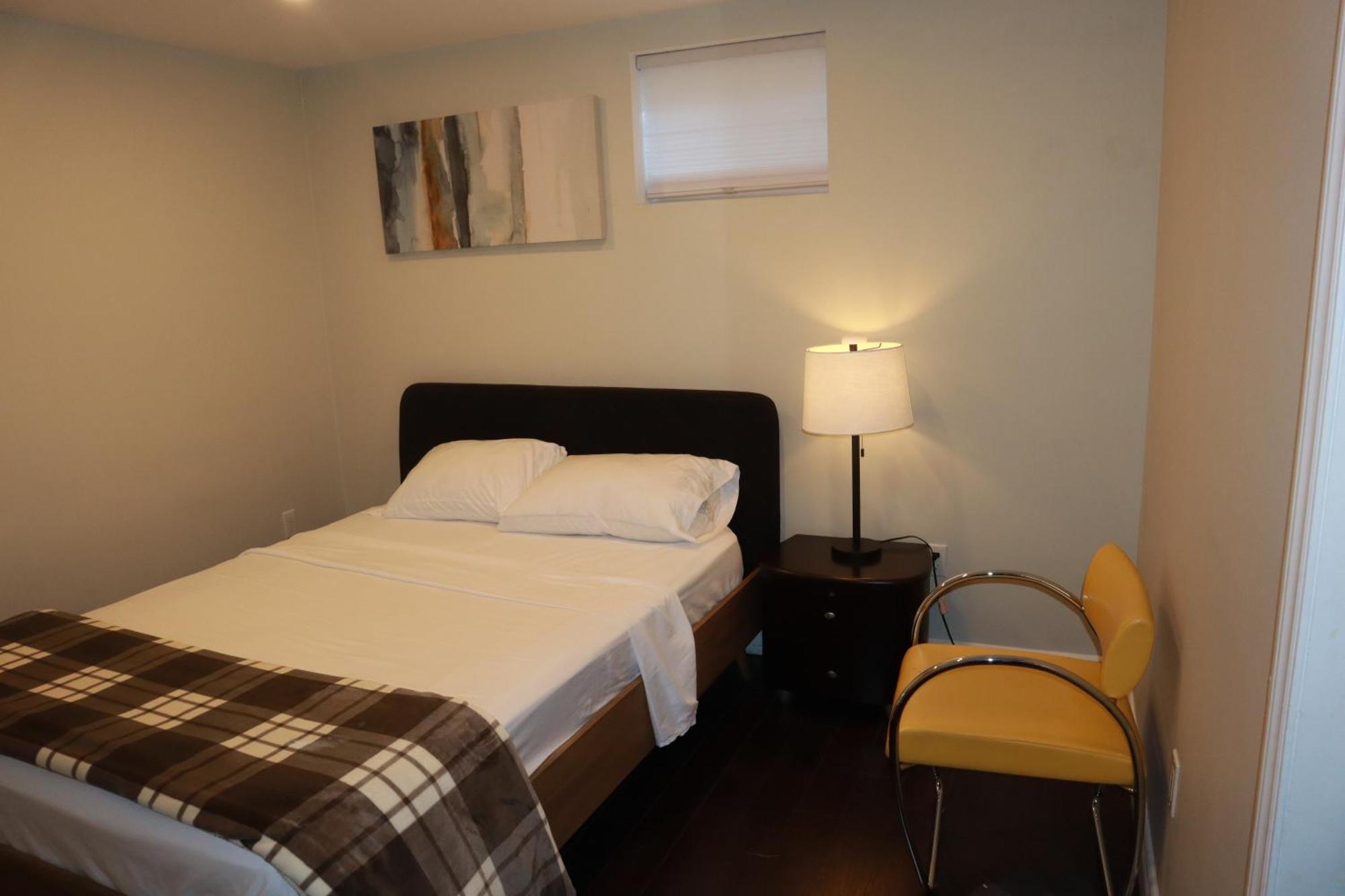 Stunning Furnished 2Bedroom/2Washroom Apartment Брамптън Екстериор снимка