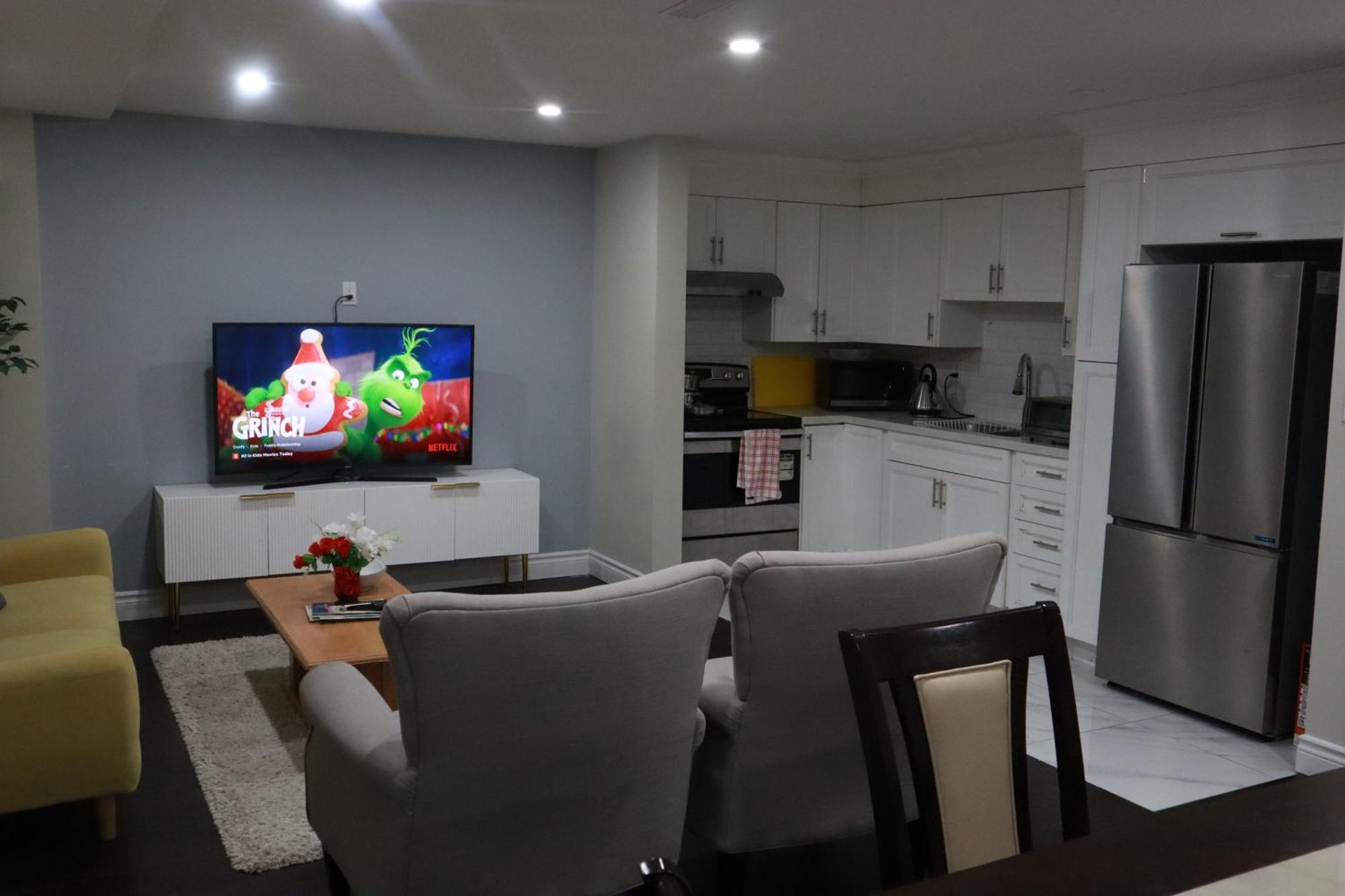 Stunning Furnished 2Bedroom/2Washroom Apartment Брамптън Екстериор снимка