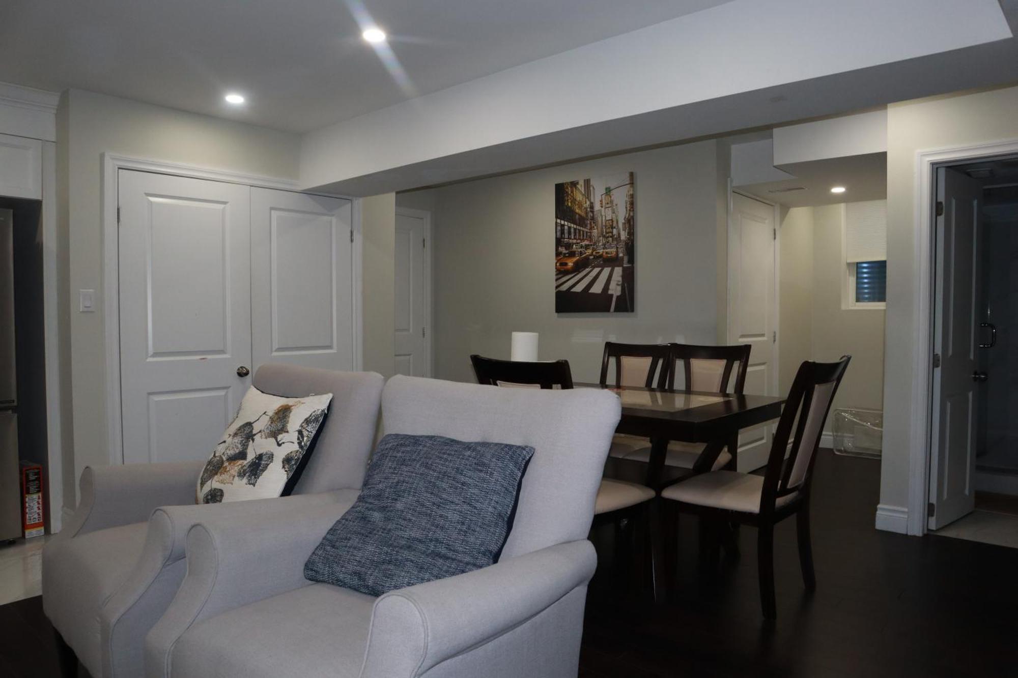Stunning Furnished 2Bedroom/2Washroom Apartment Брамптън Екстериор снимка