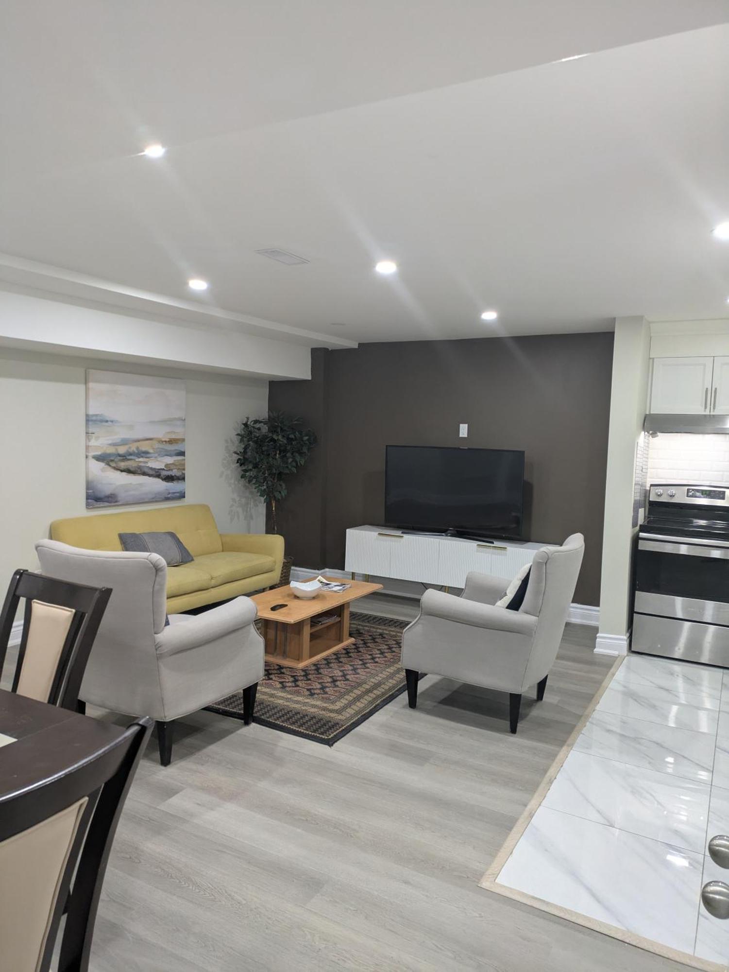 Stunning Furnished 2Bedroom/2Washroom Apartment Брамптън Екстериор снимка
