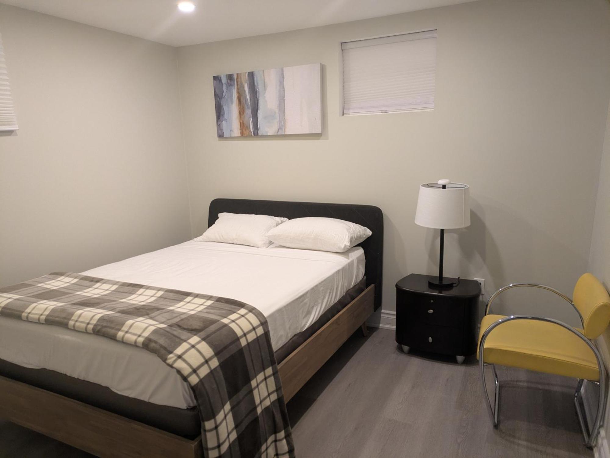 Stunning Furnished 2Bedroom/2Washroom Apartment Брамптън Екстериор снимка